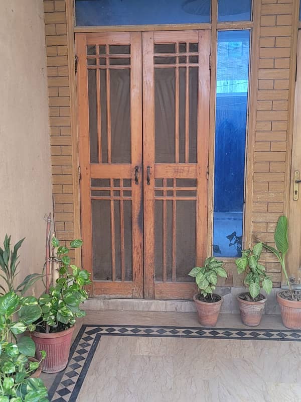 5 MARLA HOUSE WITH SOLAR FOR SALE IN JOHAR TOWN LAHORE 2