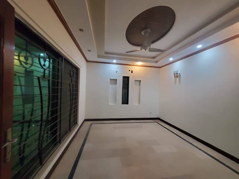 1 Kanal Out Class Lower Portion For Rent In DHA Phase 4, Block FF, Lahore 5