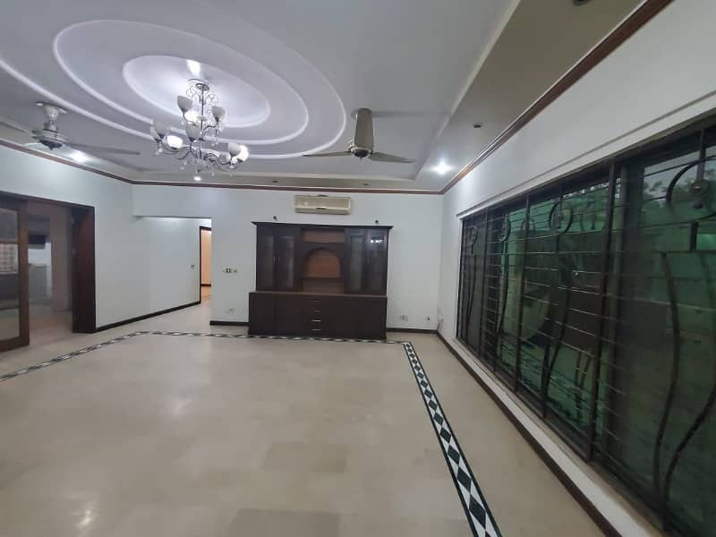 1 Kanal Out Class Lower Portion For Rent In DHA Phase 4, Block FF, Lahore 6