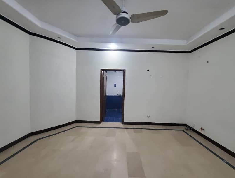 1 Kanal Out Class Lower Portion For Rent In DHA Phase 4, Block FF, Lahore 10