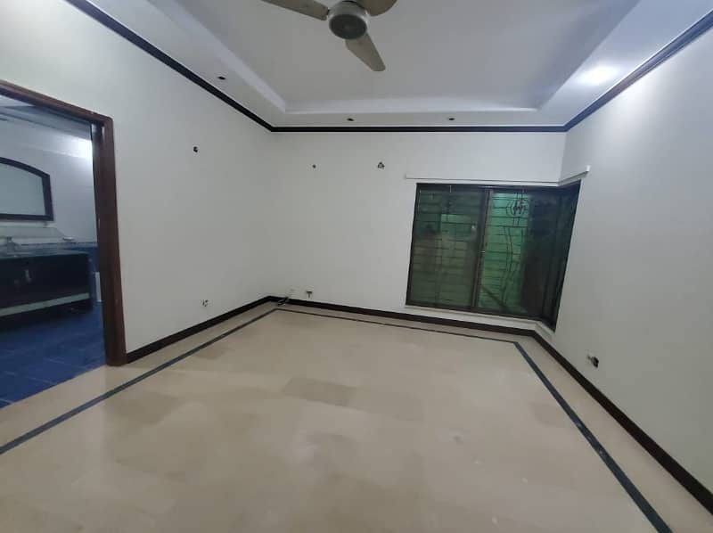 1 Kanal Out Class Lower Portion For Rent In DHA Phase 4, Block FF, Lahore 11