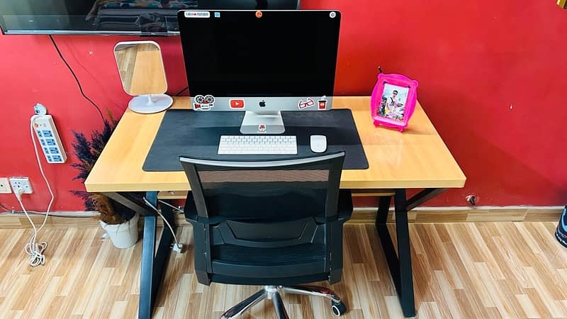 Computer / Laptop Table with Chair 0