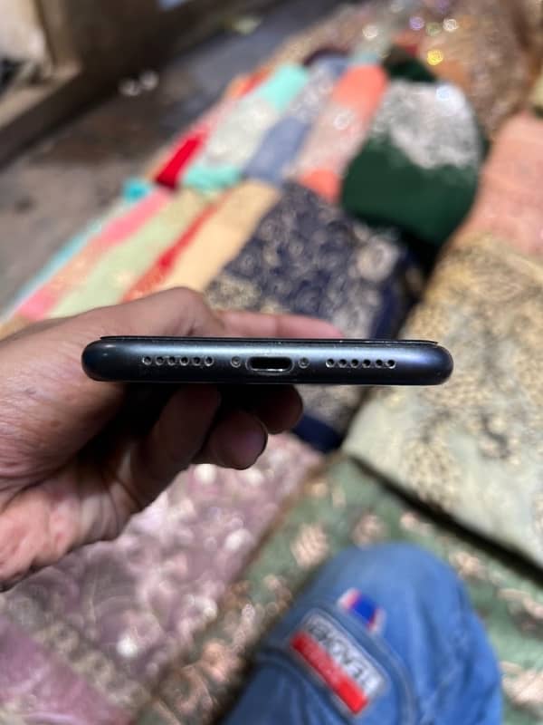 iphone 11 64GB factory unlock 3