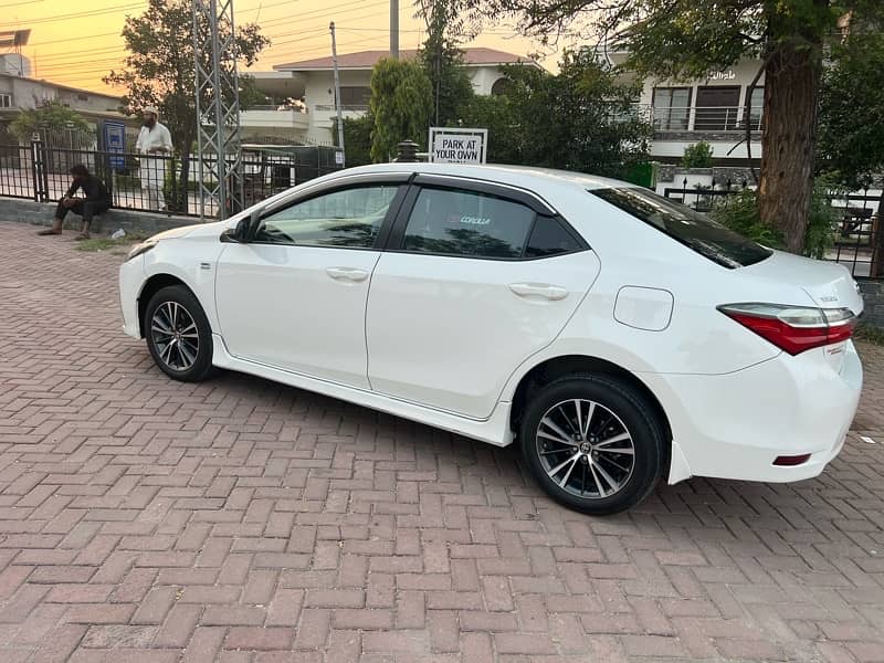 Toyota Corolla Altis 2017 6