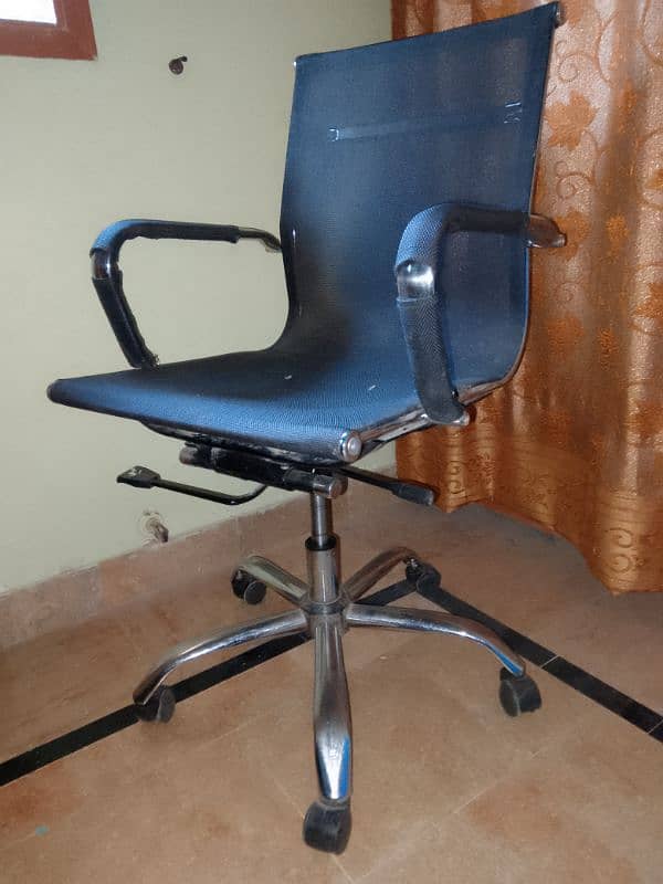 steel chair for the office with black color / computer chair 0