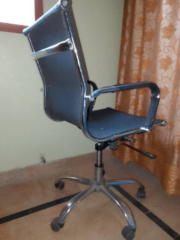 steel chair for the office with black color / computer chair 1