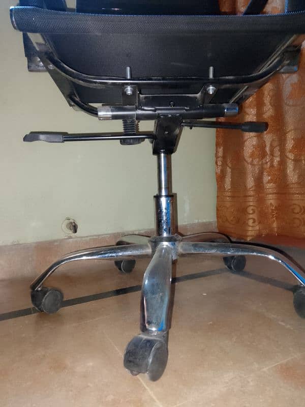 steel chair for the office with black color / computer chair 3