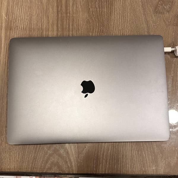 macbook pro 15''inch 2018 touch bar 5