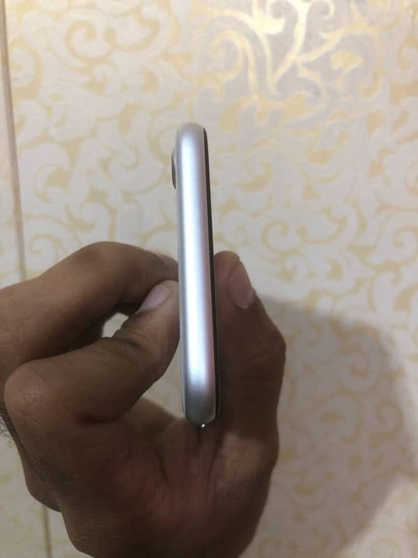 IPHONE 8 64GB BYPASS ALL OKAY  CONDITION 10/10 BATTERY HEALTH 74% 4