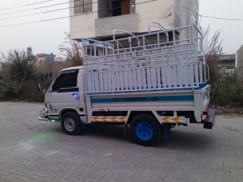 TOYOTA HIACE DALLA 1987/17 MODEL 5