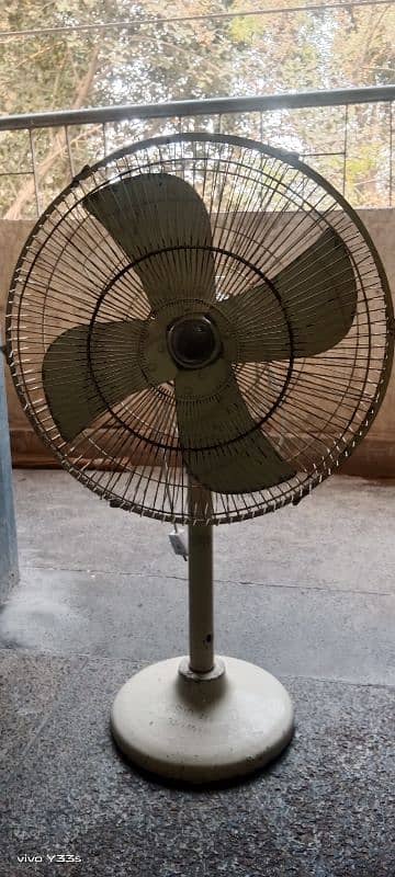 Pedestal fan for sell 1