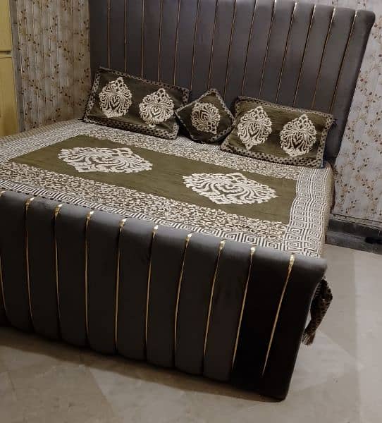 Elegant Velvet Bed for Sale 0