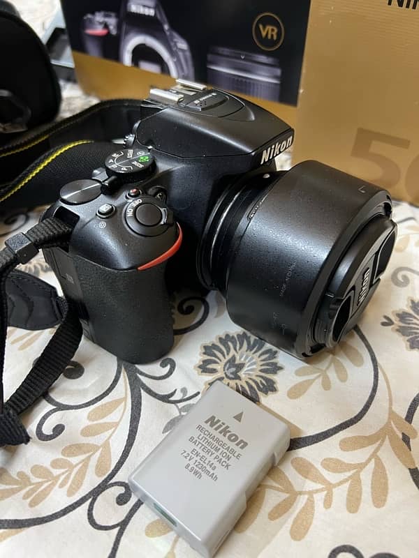 Nikon D5600 DSLR Camera with 50 mm Lens, immaculate condition! 1