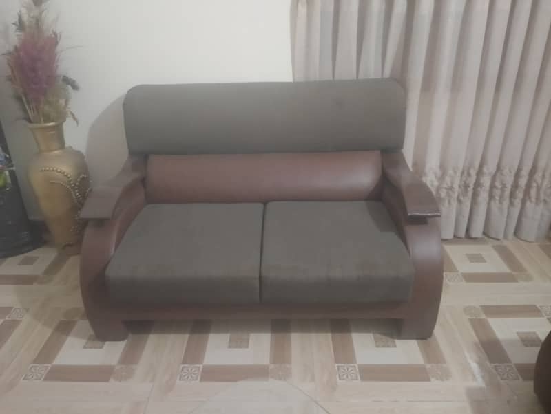 Used  7 seater sofa set 0