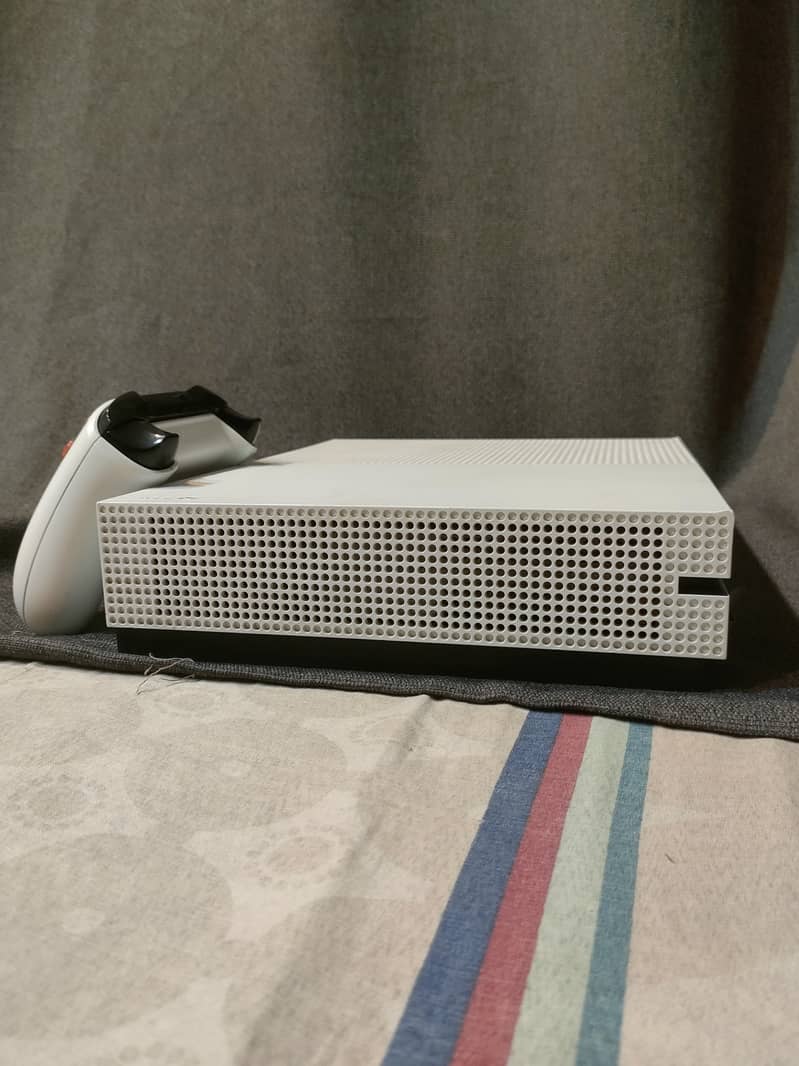 Xbox one s 1tb with 10 games . 3