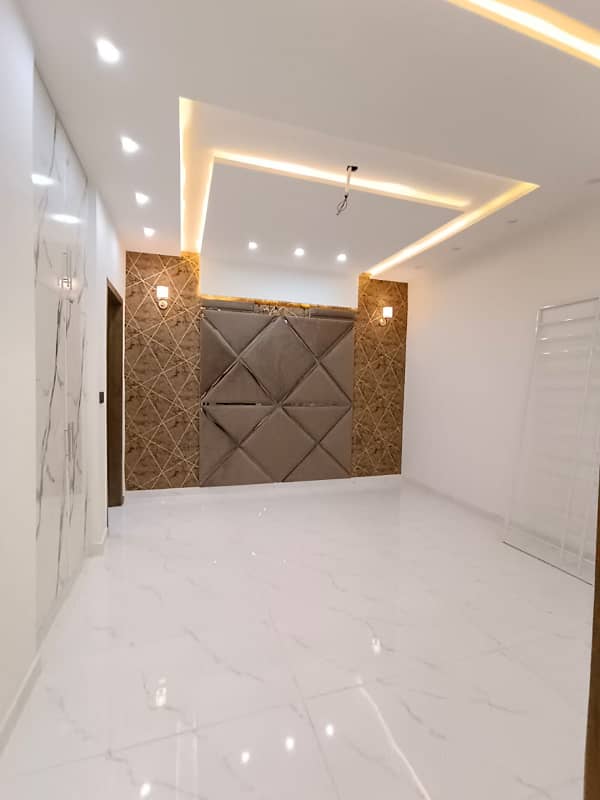 Eden Executive Society Boundary Wall Canal Road Faisalabad 5 Marla Brand New luxury House For Sale 11