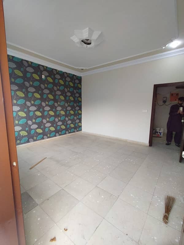 240 Square Yards Second Floor Portion with Roof On Rent Block 3a Jauhar 2