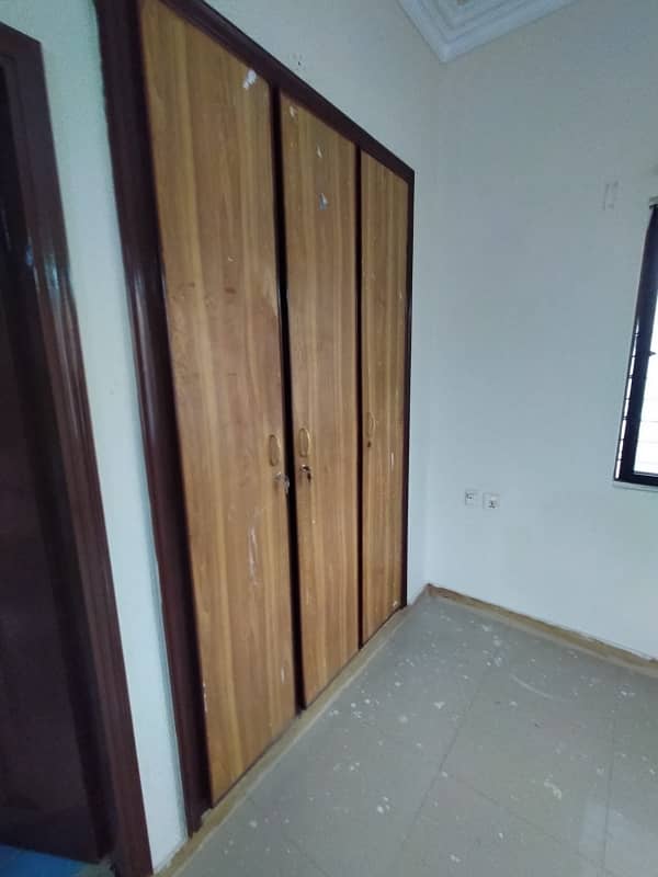 240 Square Yards Second Floor Portion with Roof On Rent Block 3a Jauhar 6