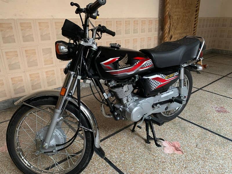 HONDA CG 125 very low mileage 3