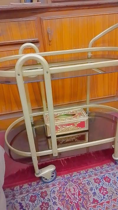 New and elegant style tea trolly