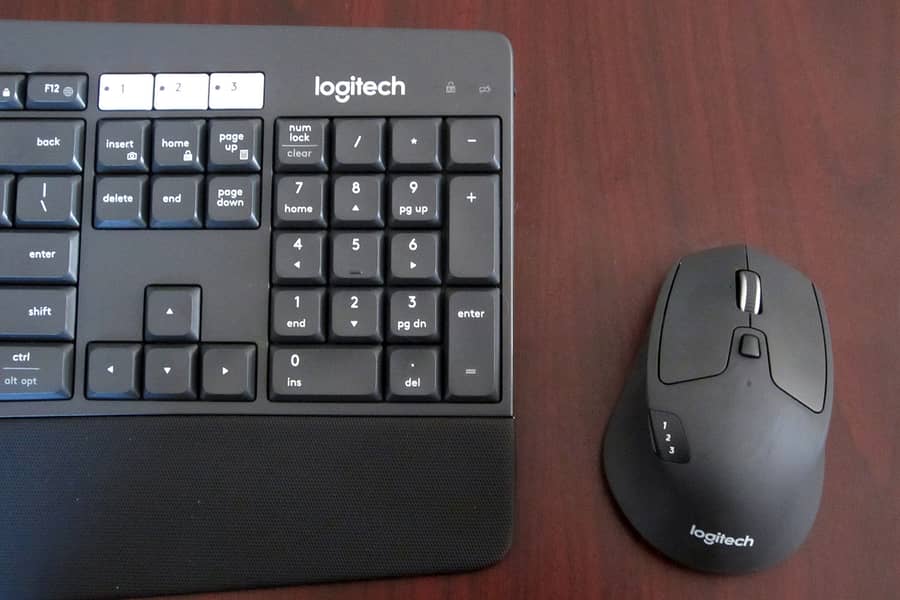 Logitech K850 Performance - Multi-Device Keyboard 1