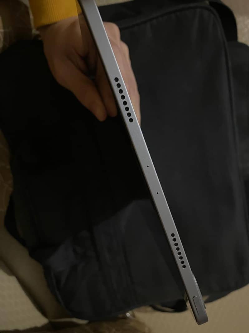 Ipad pro 2022 M2 chip 11 inch (with box 10/10) 4