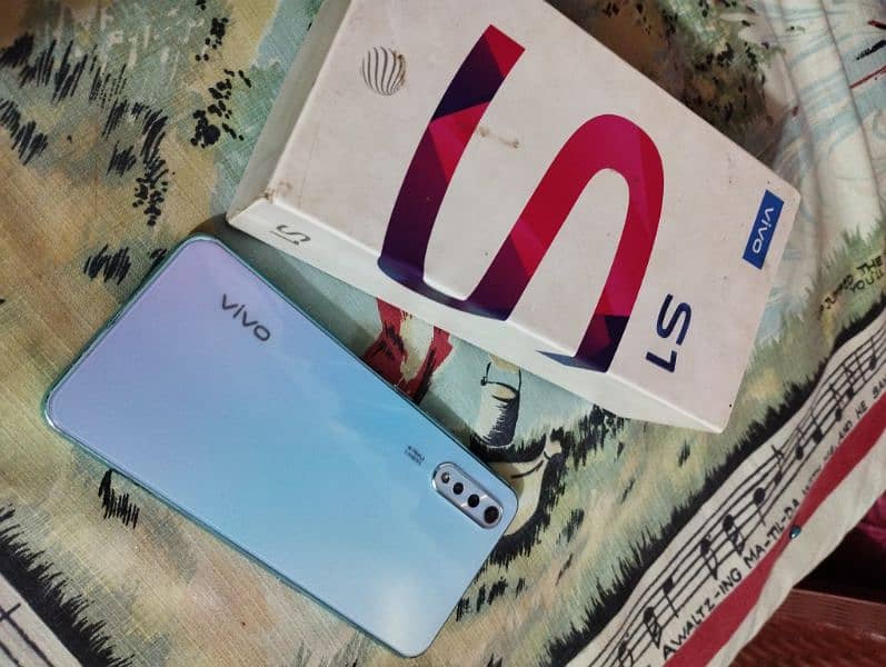 vivo s1 4/128 with original box and charger 0