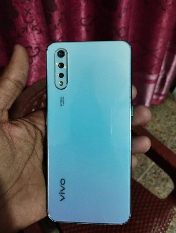 vivo s1 4/128 with original box and charger 2