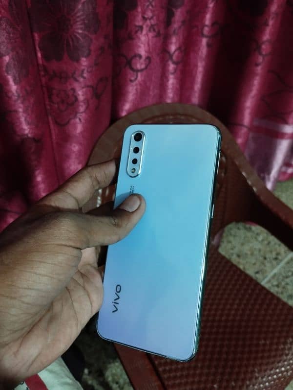 vivo s1 4/128 with original box and charger 5