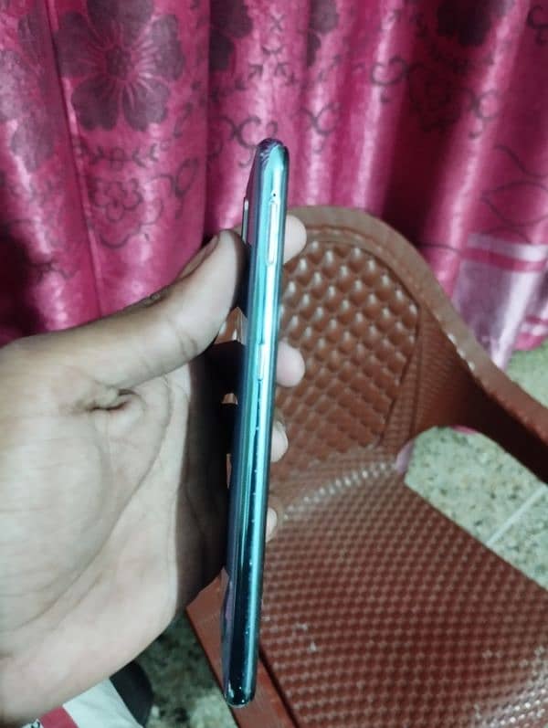 vivo s1 4/128 with original box and charger 7