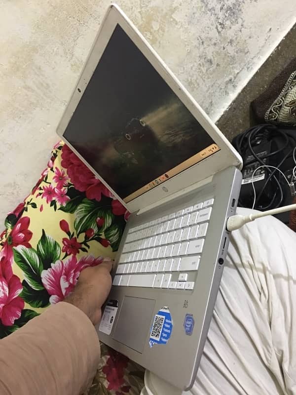 Hp chrome book 180 degree rotateable 4