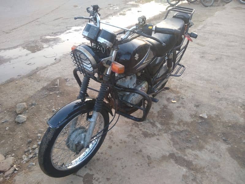 Suzuki GS 150 8