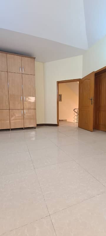 10 Marla upper portion available for rent near to market 2