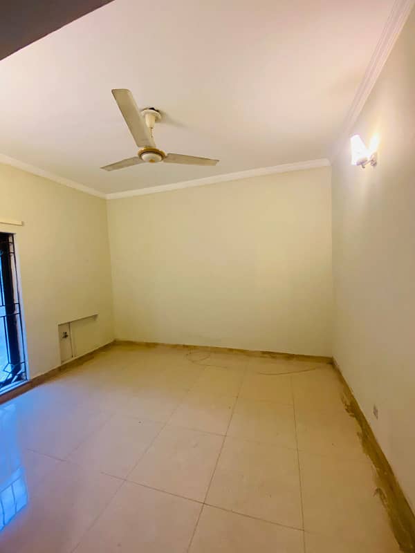 Upper portion for rent G-11 Islamabad 6