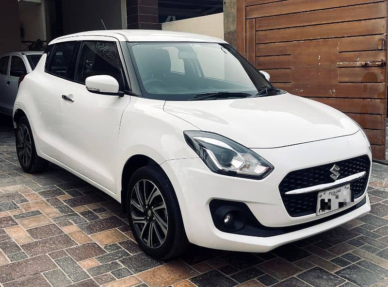 Suzuki Swift GLX Full Option 2023/2024 1