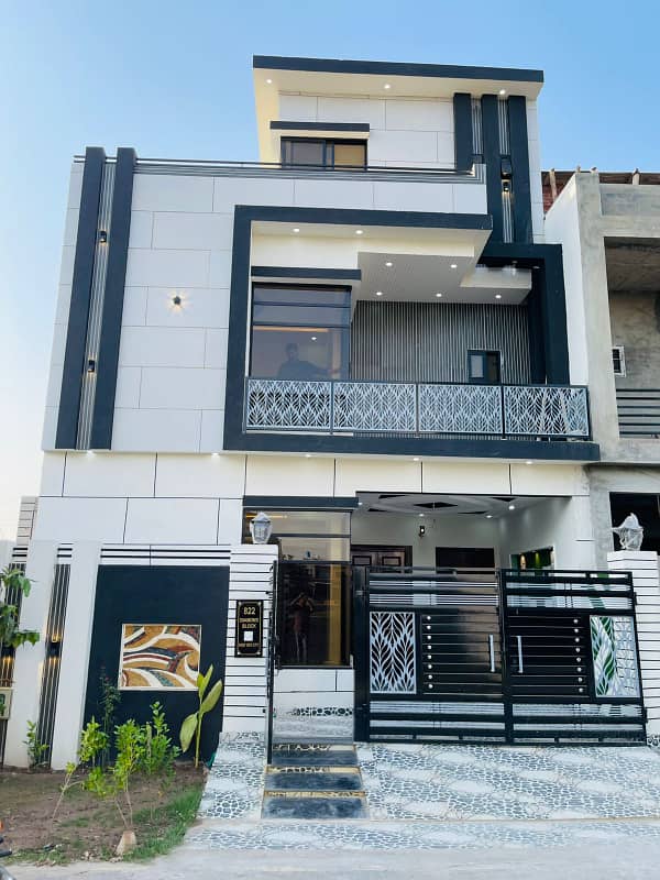 5 Marla Ideal Prime Location House Near To Downtown Commercial In Parkview City Lahore 0