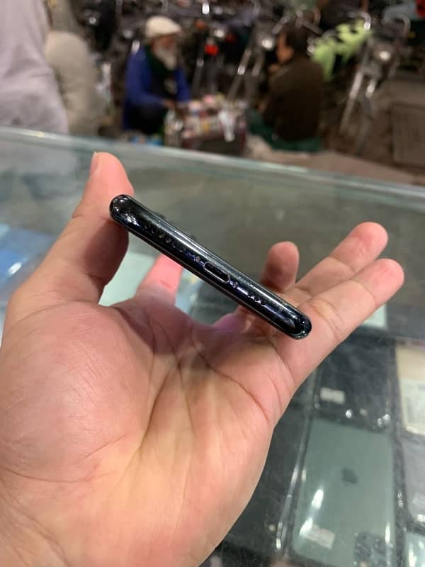 Iphone 11 pro 256 PTA Approved 1