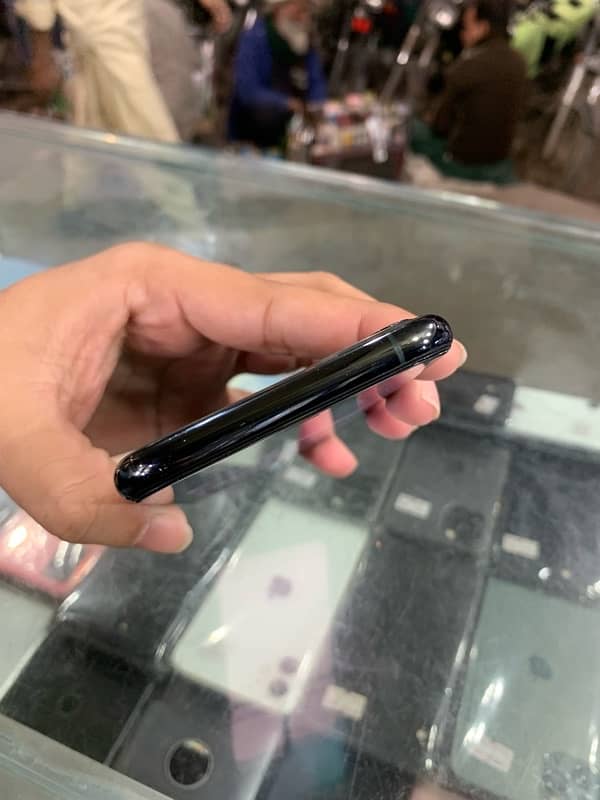 Iphone 11 pro 256 PTA Approved 3