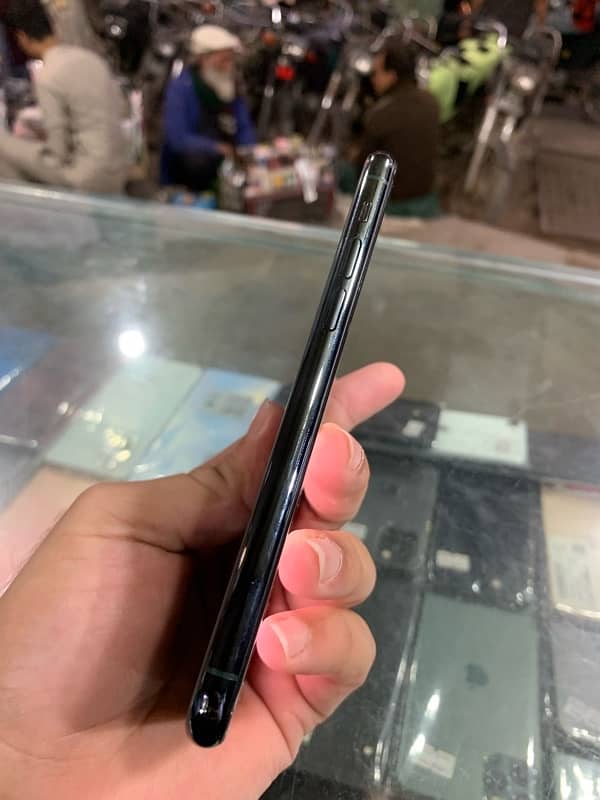 Iphone 11 pro 256 PTA Approved 4