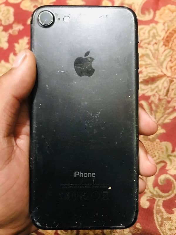 i phone 7 used condition 10/8 sim working life time contac 03119473469 4