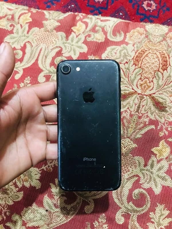 i phone 7 used condition 10/8 sim working life time contac 03119473469 6