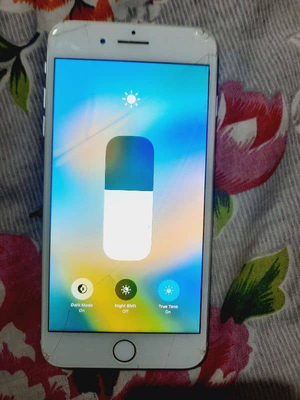 urgent sale iphone 8 plus 64 gb non pta 7