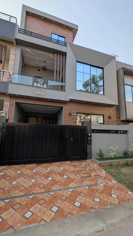 Prime Location House Of 5 Marla Is Available For sale In Park View City, Park View City 0