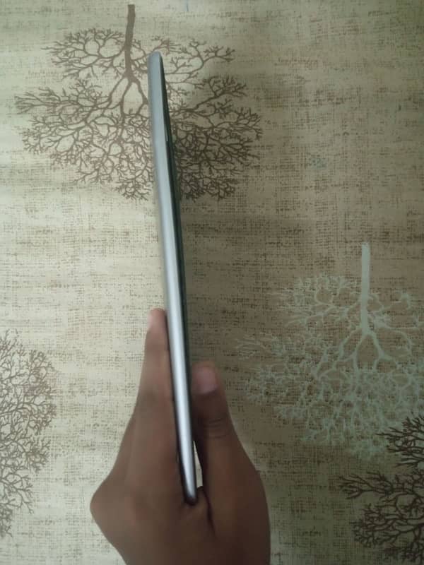 iPad mini 4 contact only on OLX 1