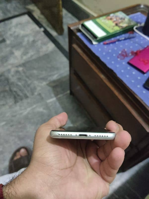 iPhone SE 2020 2