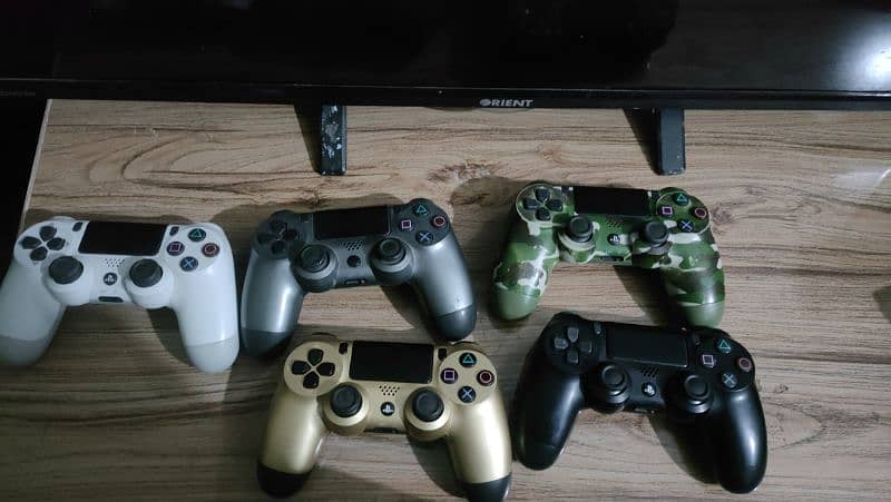 DUALSHOCK 4 PS4 CONTROLLERS 0