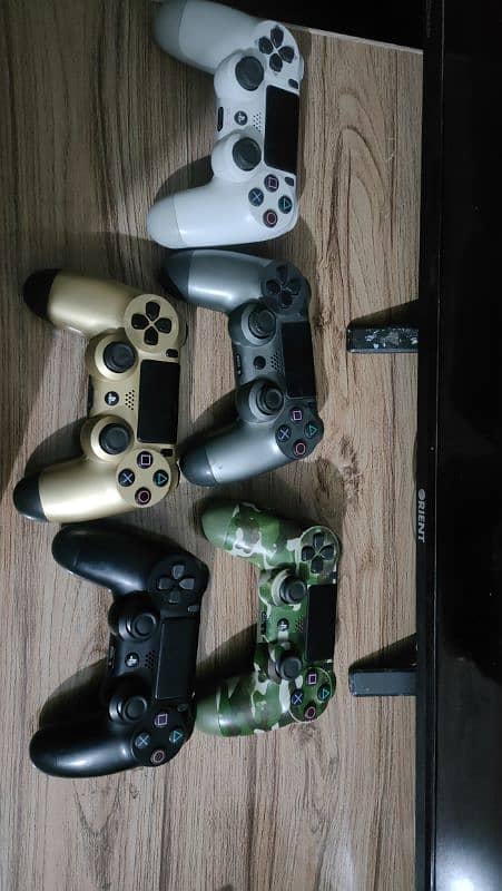 DUALSHOCK 4 PS4 CONTROLLERS 1