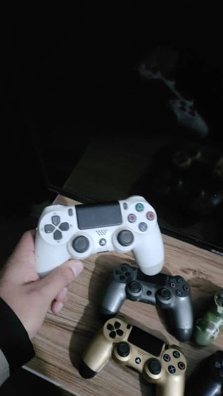 DUALSHOCK 4 PS4 CONTROLLERS 3