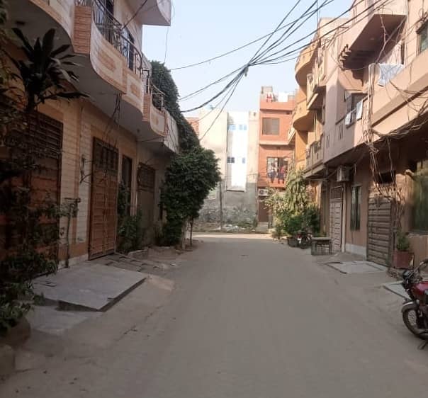 Corner House Of 5 Marla For sale In Marghzar Officers Colony 6