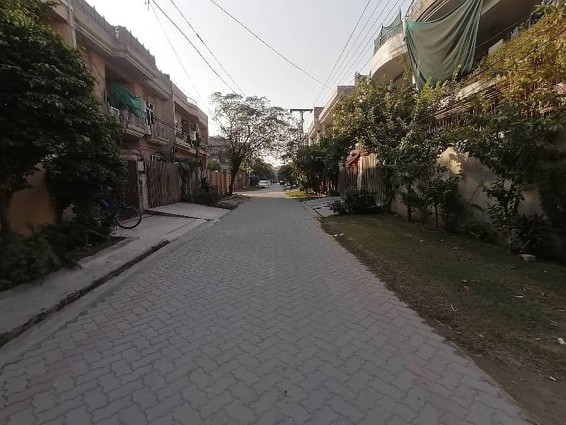 Avail Yourself A Great 10 Marla House In Marghzar Officers Colony 3